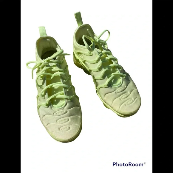 Women’s Nike Air VaporMax Plus Barely Volt Neon Yellow - Picture 2 of 10